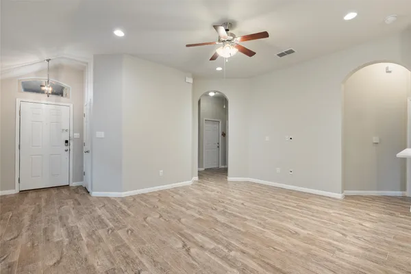 $2,175 | 1316 Goldilocks Lane, Manchaca, TX 78652