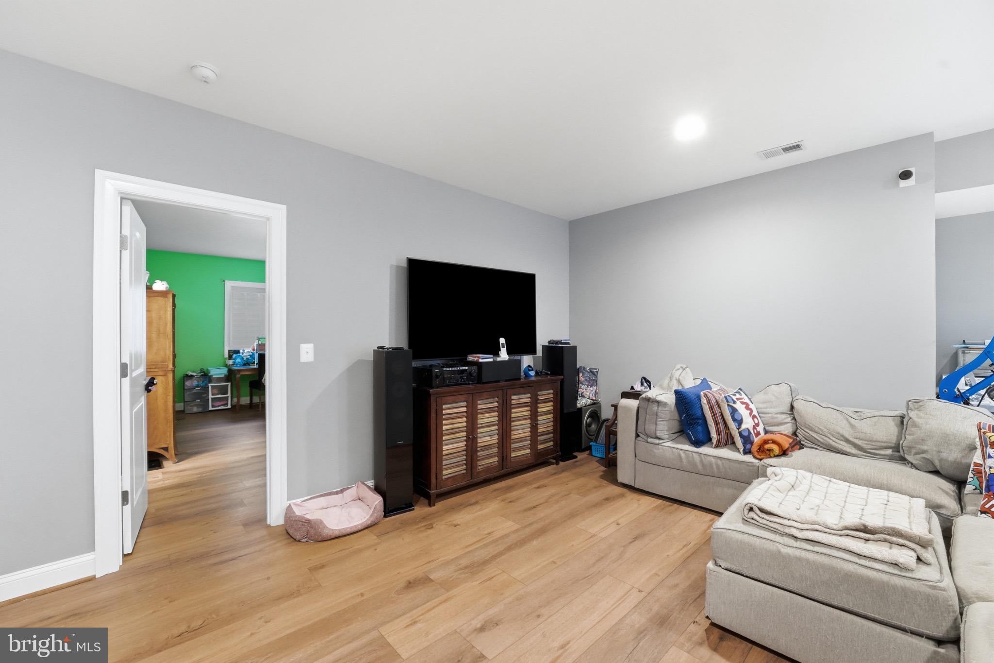 4873 Point Road Warrenton, VA 20187 - Photo 29 of 41 Inviting living space with modern charm.