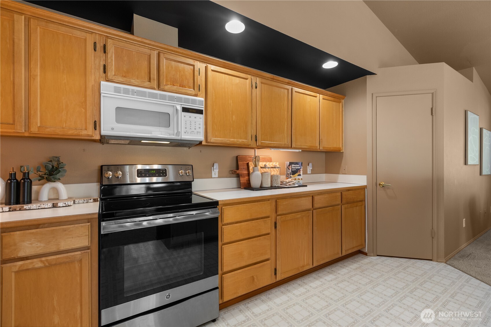 14212 Southeast 188 Way Renton, WA 98058 - Photo 14 of 31 Gallery Image 14