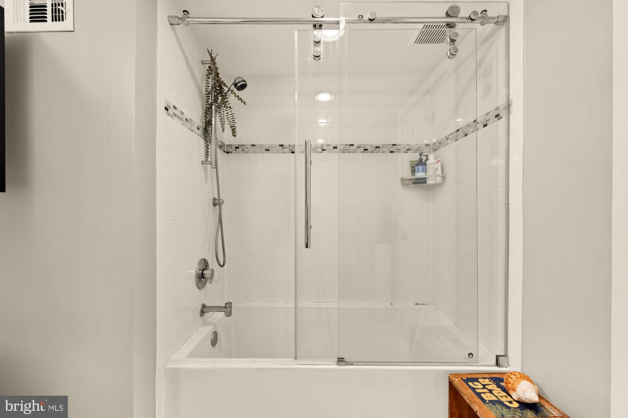 440 12th Street Northeast, Unit 211 Washington, DC 20002 - Photo 18 of 20 a bathroom with a shower and a bathtub