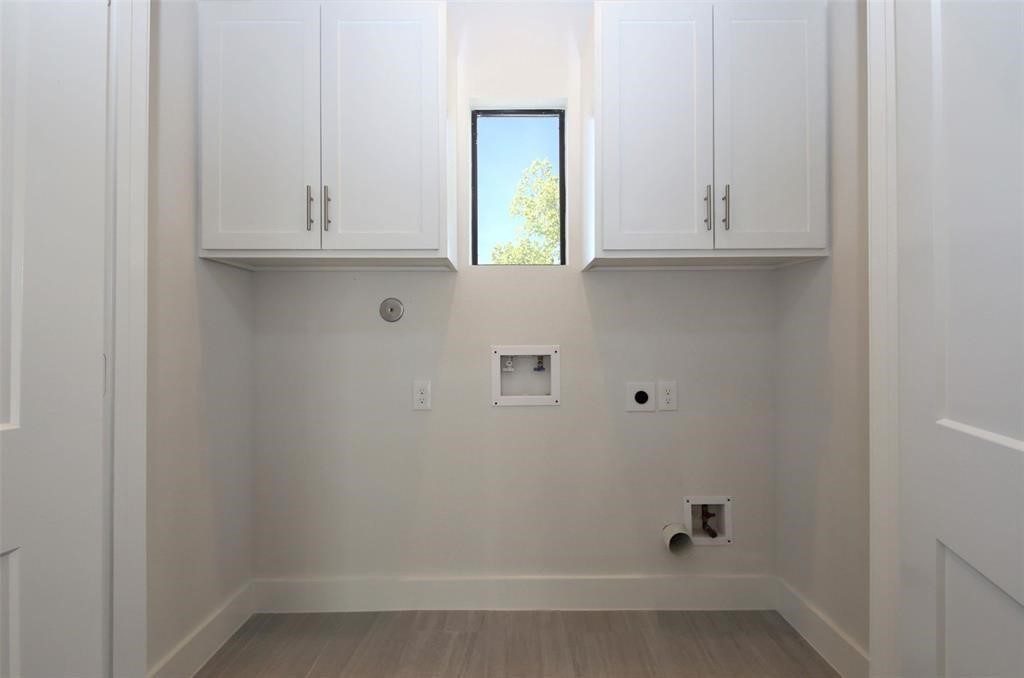 820 West 22nd Street Houston, TX 77008 - Photo 21 of 28 a view of an empty room