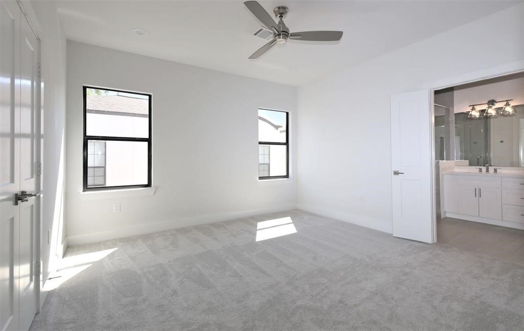 820 West 22nd Street Houston, TX 77008 - Photo 27 of 28 a view of an empty room with a window