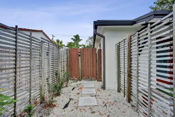 $1,500 | 711 Southwest 17th Street, Unit 2, Fort Lauderdale, FL 33315