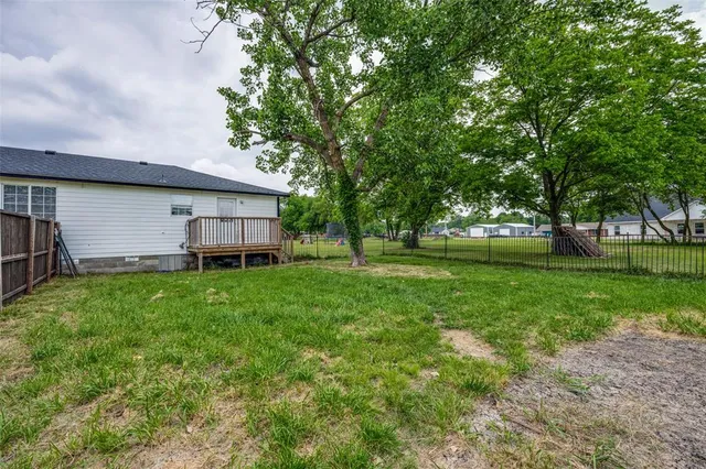 $315,000 | 411 West Houston Street, Leonard, TX 75452