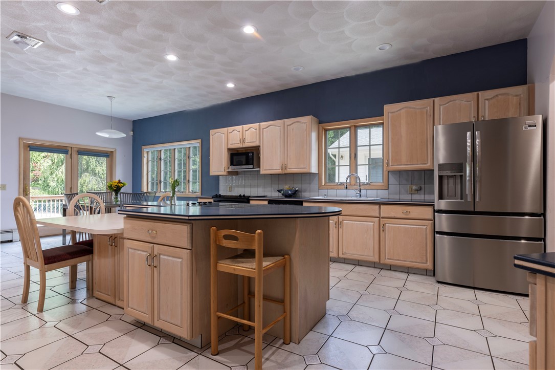 105 Gilbert Stuart Drive Warwick, RI 02818 - Photo 13 of 40