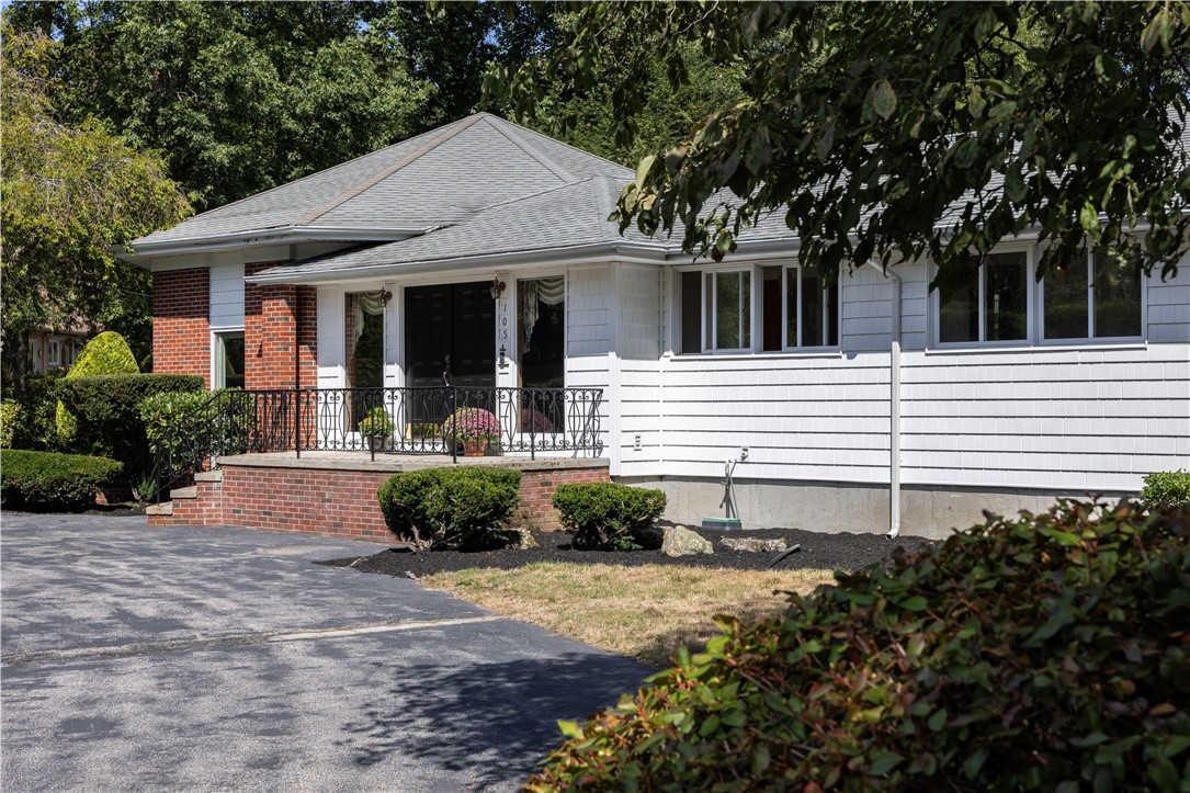 105 Gilbert Stuart Drive Warwick, RI 02818 - Photo 2 of 40