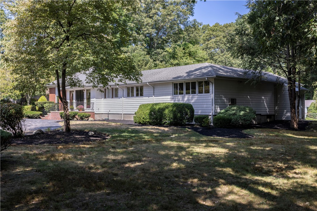 105 Gilbert Stuart Drive Warwick, RI 02818 - Photo 3 of 40