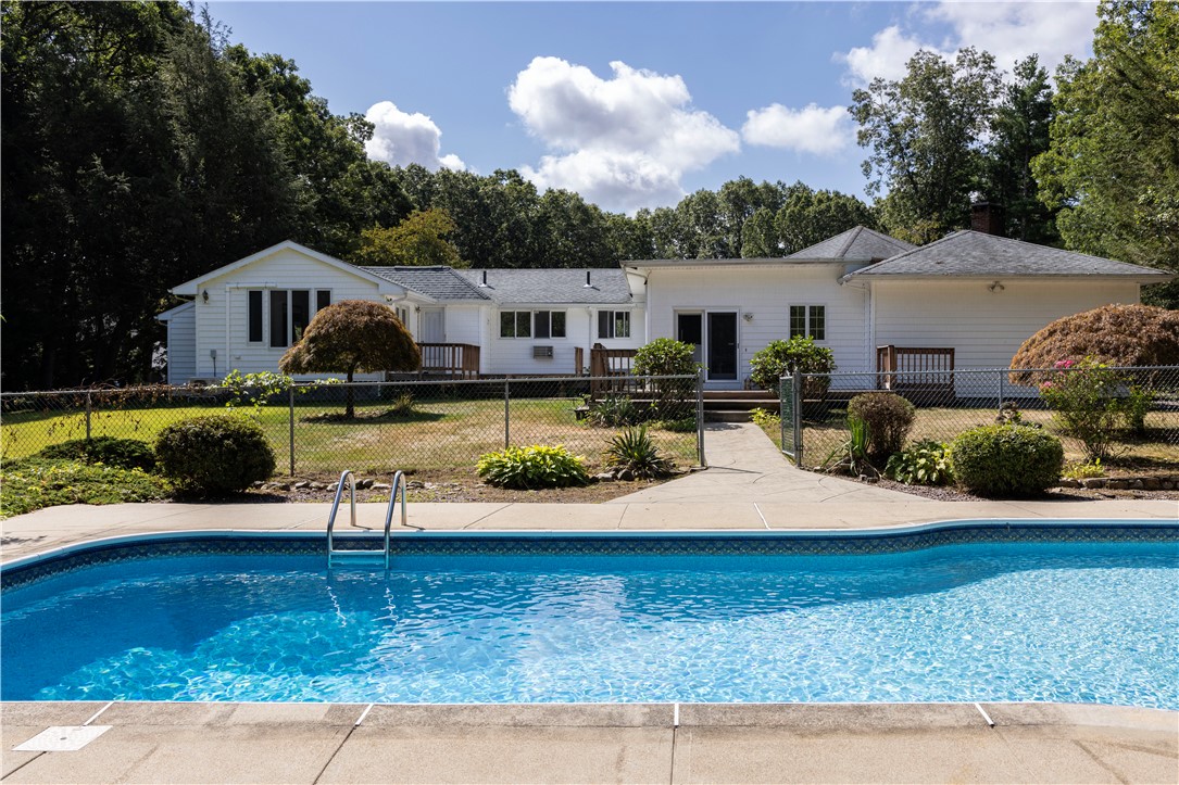 105 Gilbert Stuart Drive Warwick, RI 02818 - Photo 37 of 40