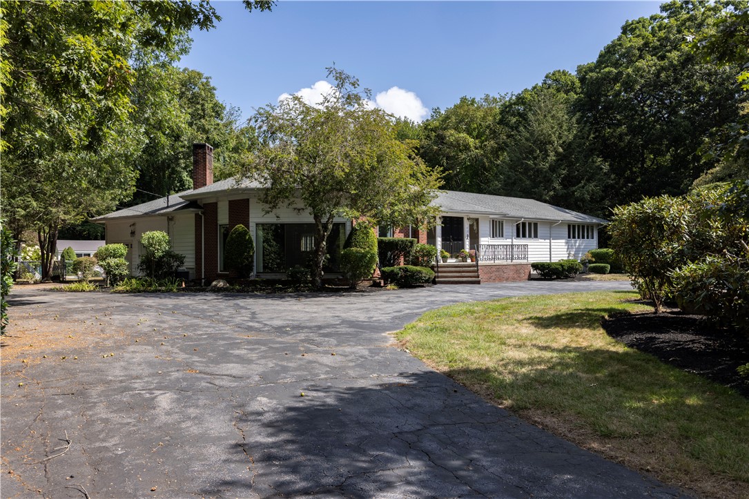 105 Gilbert Stuart Drive Warwick, RI 02818 - Photo 5 of 40 2 car integral garage plus lots of parking!