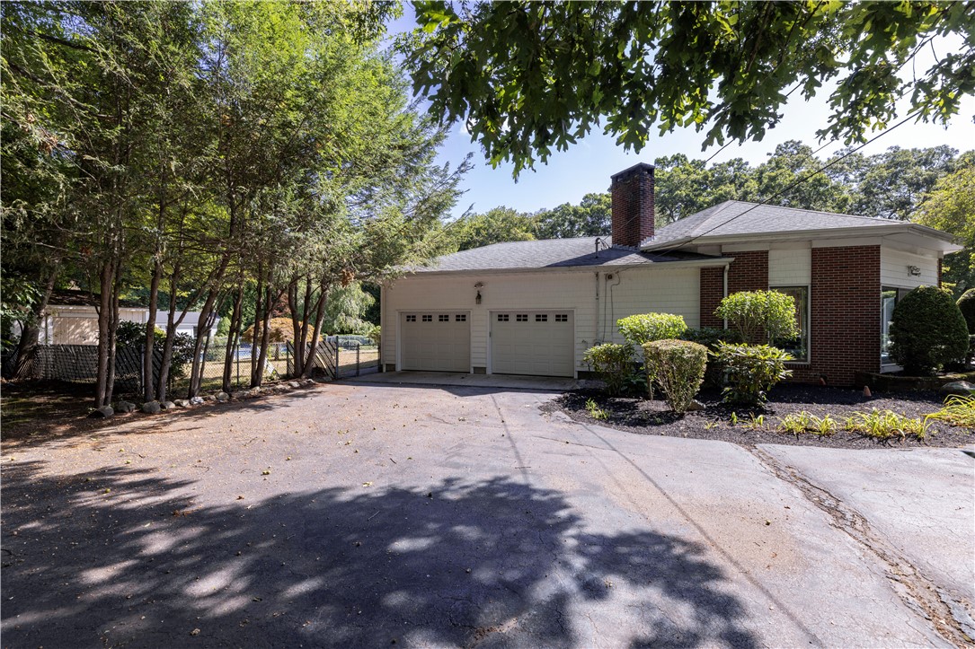 105 Gilbert Stuart Drive Warwick, RI 02818 - Photo 6 of 40