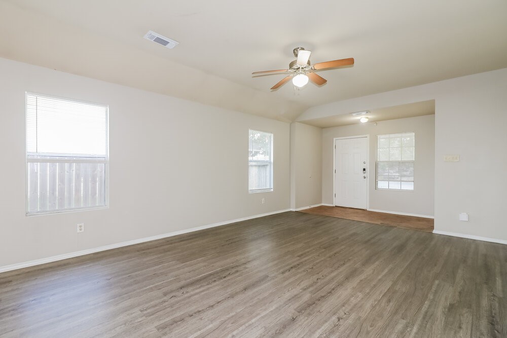 12531 Roxdale Ridge Drive Houston, TX 77044 - Photo 4 of 16