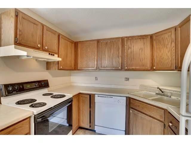 2240 Ridge Drive, Unit 33 St. Louis Park, MN 55416 - Photo 2 of 9