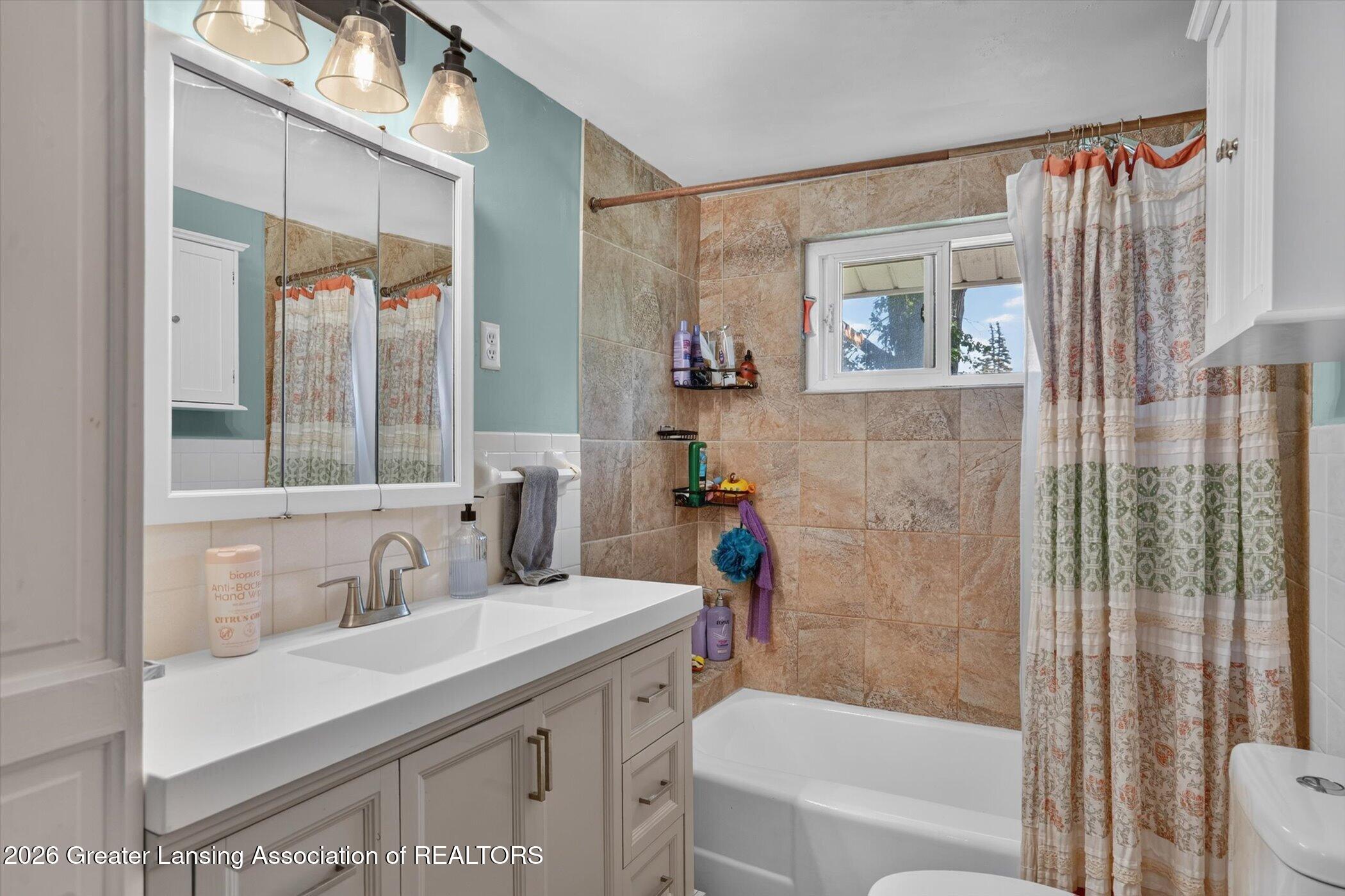 2578 Pine Tree Road Holt, MI 48842 - Photo 24 of 52 Full Bath