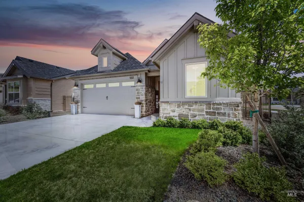 $697,800 | 122 North Woody Knl Lane, Eagle, ID 83616
