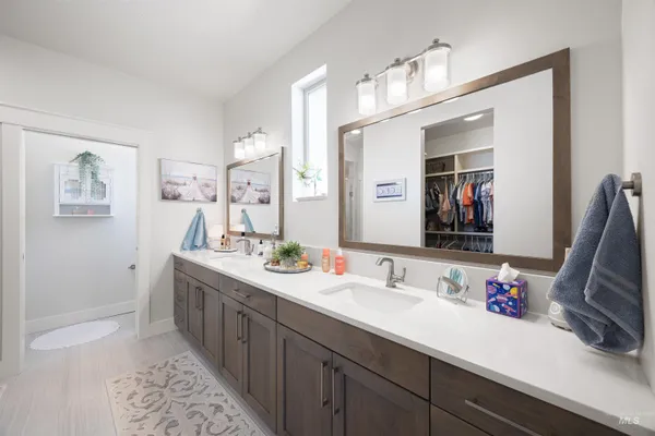 $697,800 | 122 North Woody Knl Lane, Eagle, ID 83616