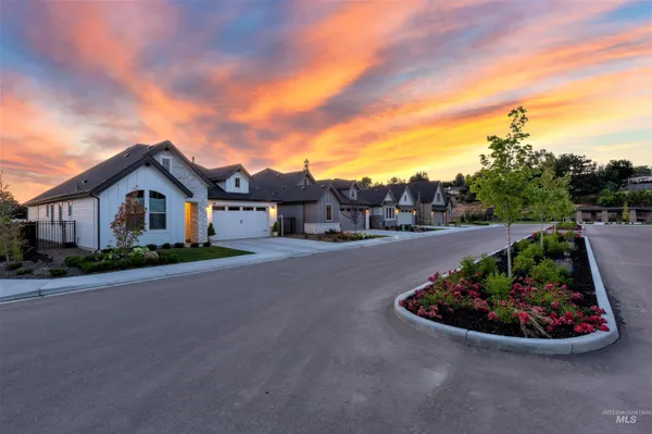 $697,800 | 122 North Woody Knl Lane, Eagle, ID 83616