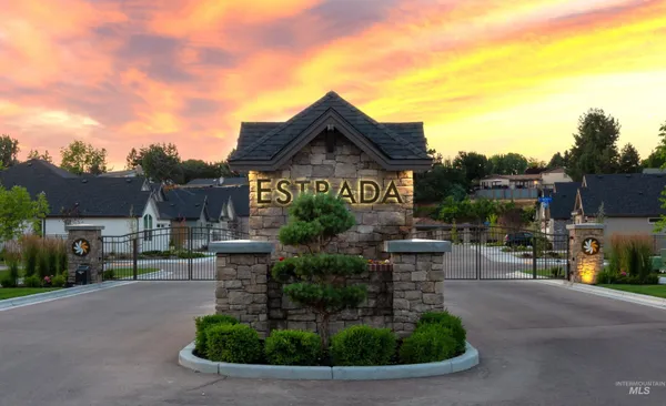 $697,800 | 122 North Woody Knl Lane, Eagle, ID 83616