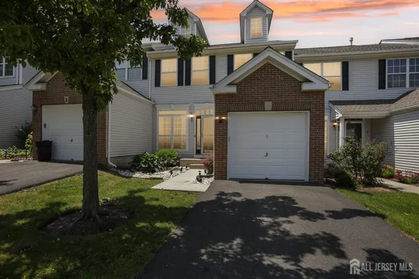 $575,000 | 5 Schlottfeld Lane, Parlin, NJ 08859