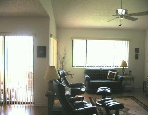 5591 Coach House Circle, Unit D Boca Raton, FL 33486 - Photo 3 of 8 Living Room
