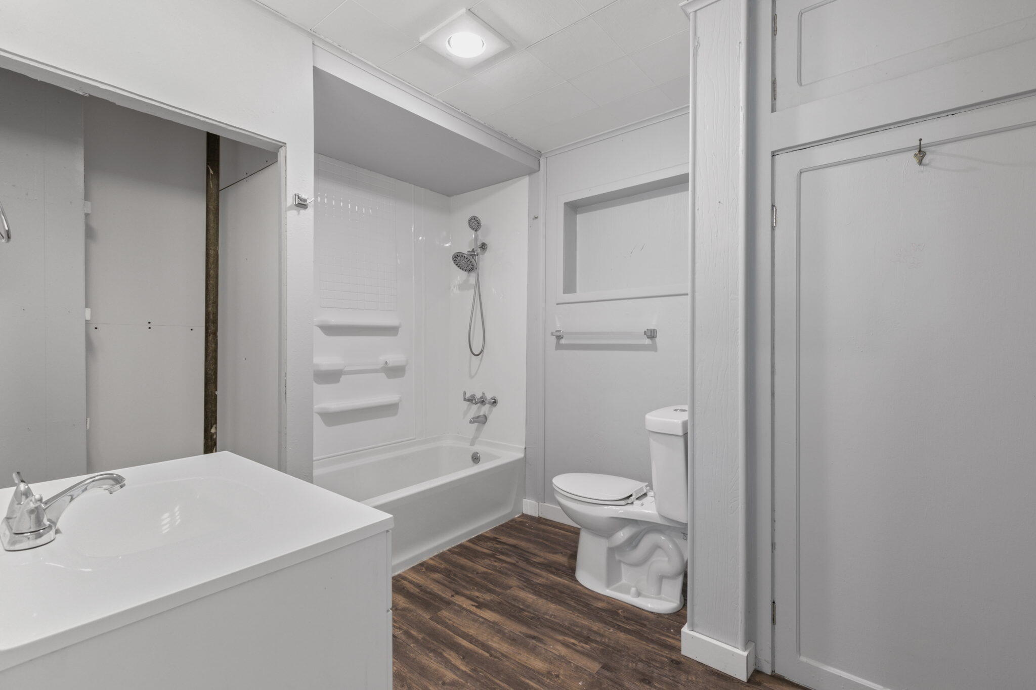 1101 Spring Street Medford, OR 97504 - Photo 18 of 25 Full Bath