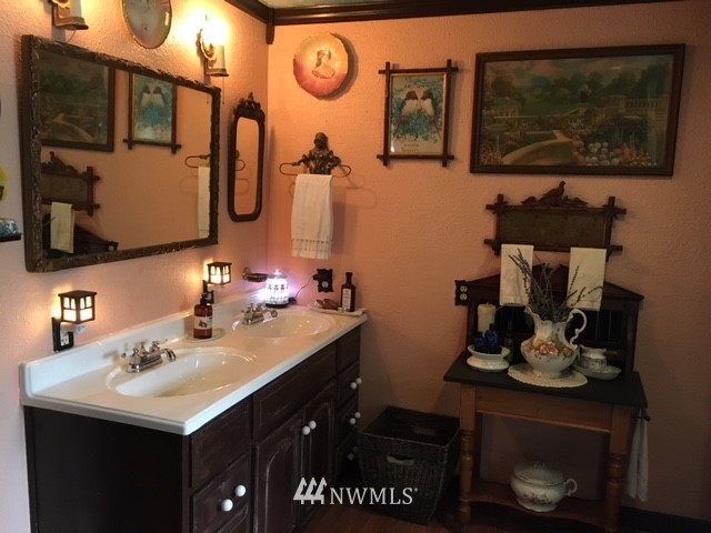 30217 Oso Loop Road Arlington, WA 98223 - Photo 22 of 34 a bathroom with a sink and a mirror