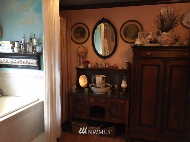 30217 Oso Loop Road Arlington, WA 98223 - Photo 25 of 34 a bathroom with a mirror and a sink