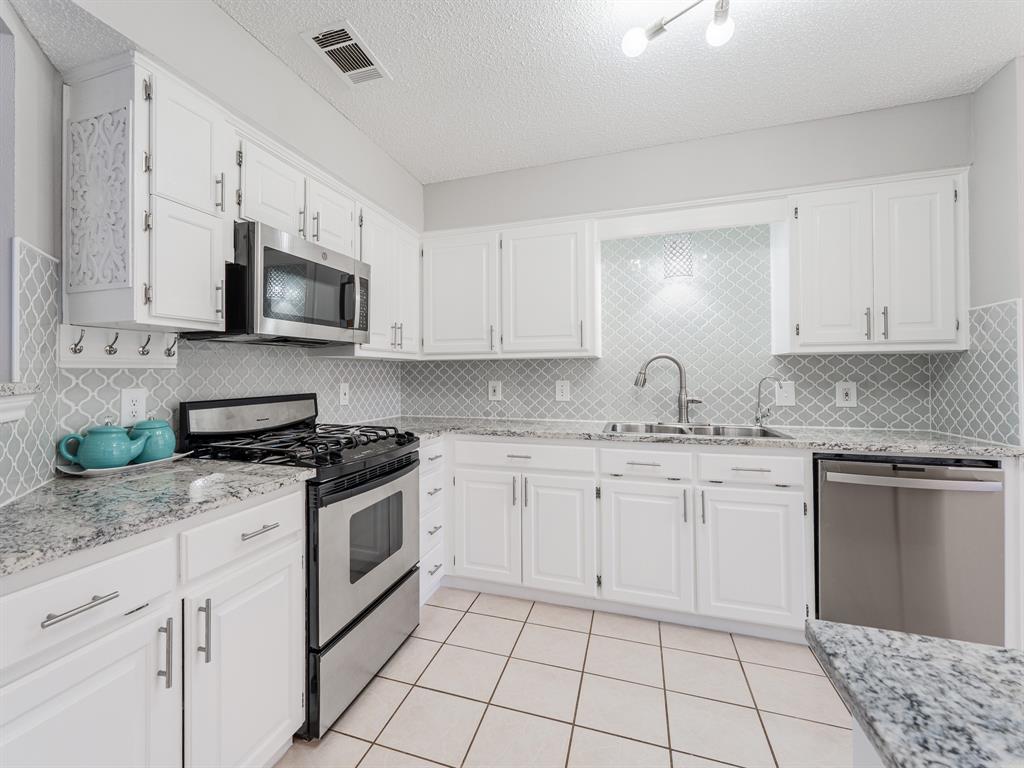 4603 Cherokee Path Carrollton, TX 75010 - Photo 6 of 20