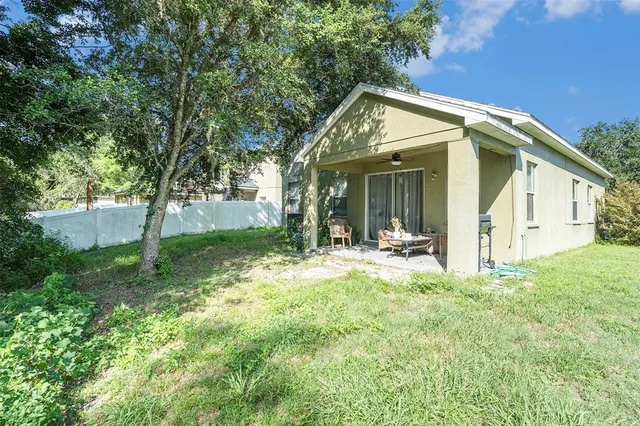 a view of a house with backyard and porch