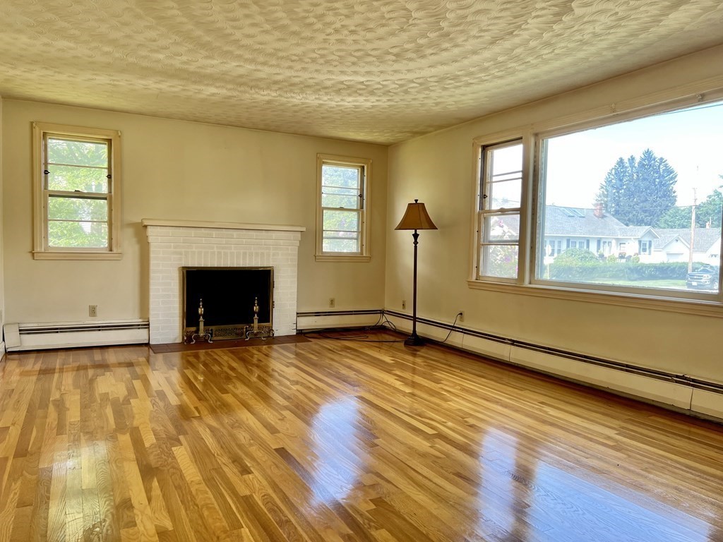 51 Purchase Street Worcester, MA 01606 - Photo 3 of 32 Gallery Image 3