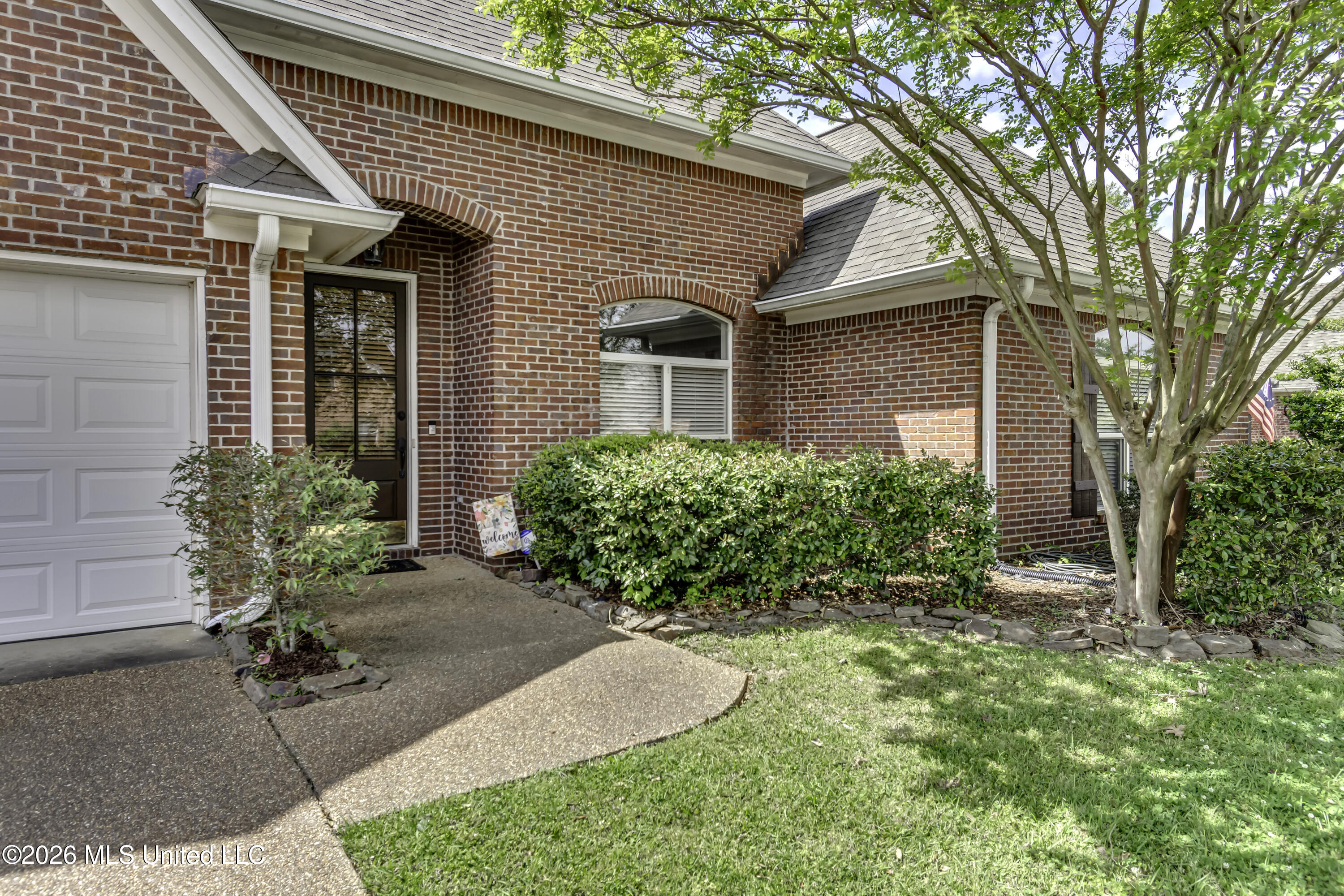 127 Eastside Drive Brandon, MS 39047 - Photo 4 of 70 127 Eastside Dr--5