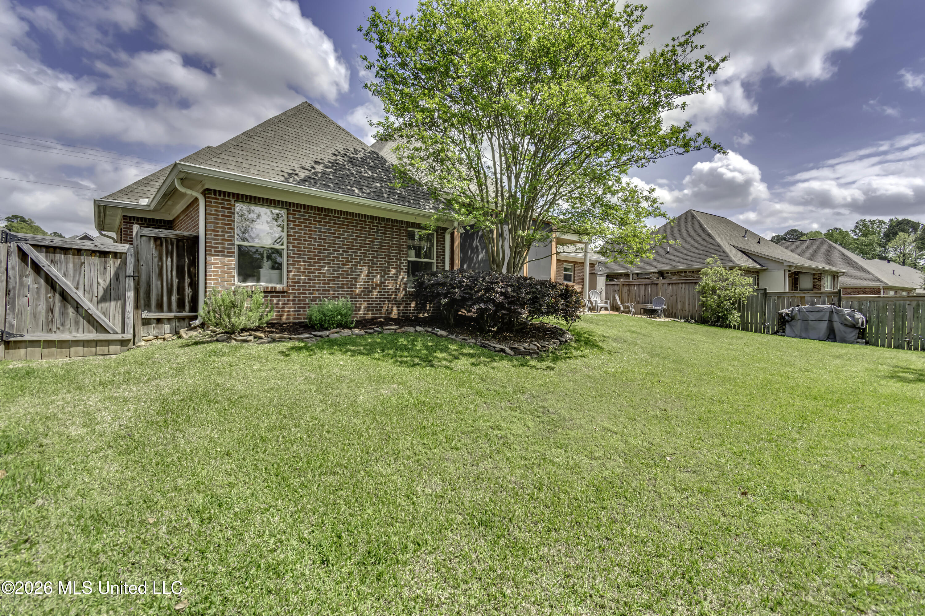 127 Eastside Drive Brandon, MS 39047 - Photo 7 of 70 127 Eastside Dr--9