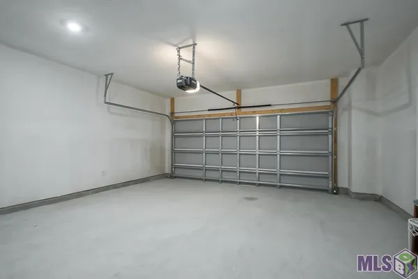 $3,000 | 945 Drago Drive, Baton Rouge, LA 70820