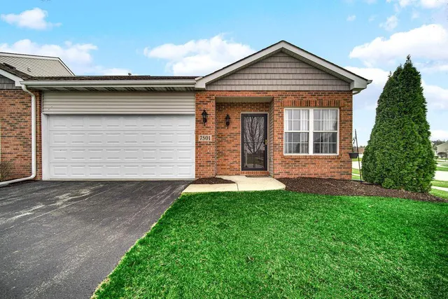 $256,900 | 7501 111th Lane, Unit 61, Crown Point, IN 46307