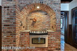 194 Monomonock Road Cresco, PA 18326 - Photo 10 of 35 Stove