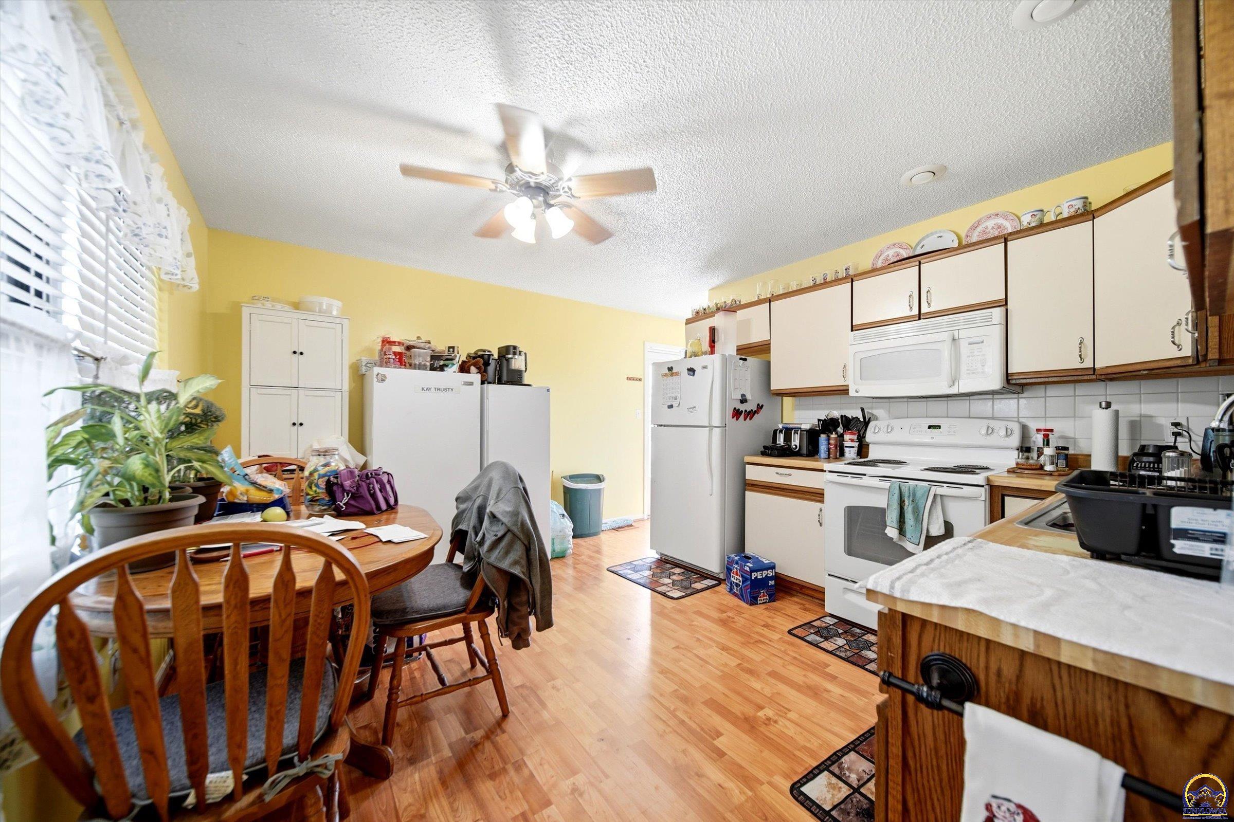 923 Southeast Wood Street Topeka, KS 66607 - Photo 10 of 23