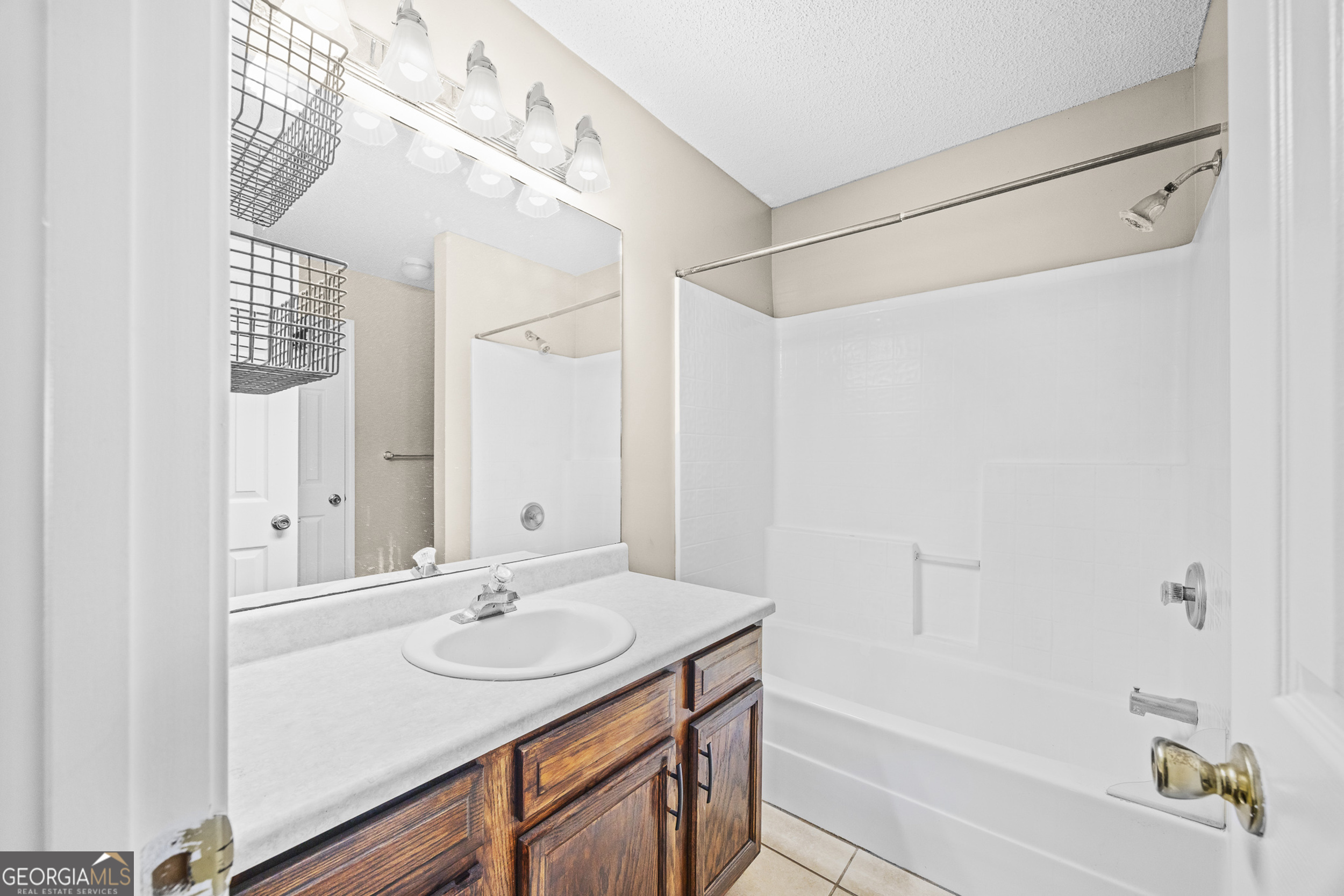 108 Crossing Circle Rincon, GA 31326 - Photo 20 of 26 a bathroom with a sink and a mirror