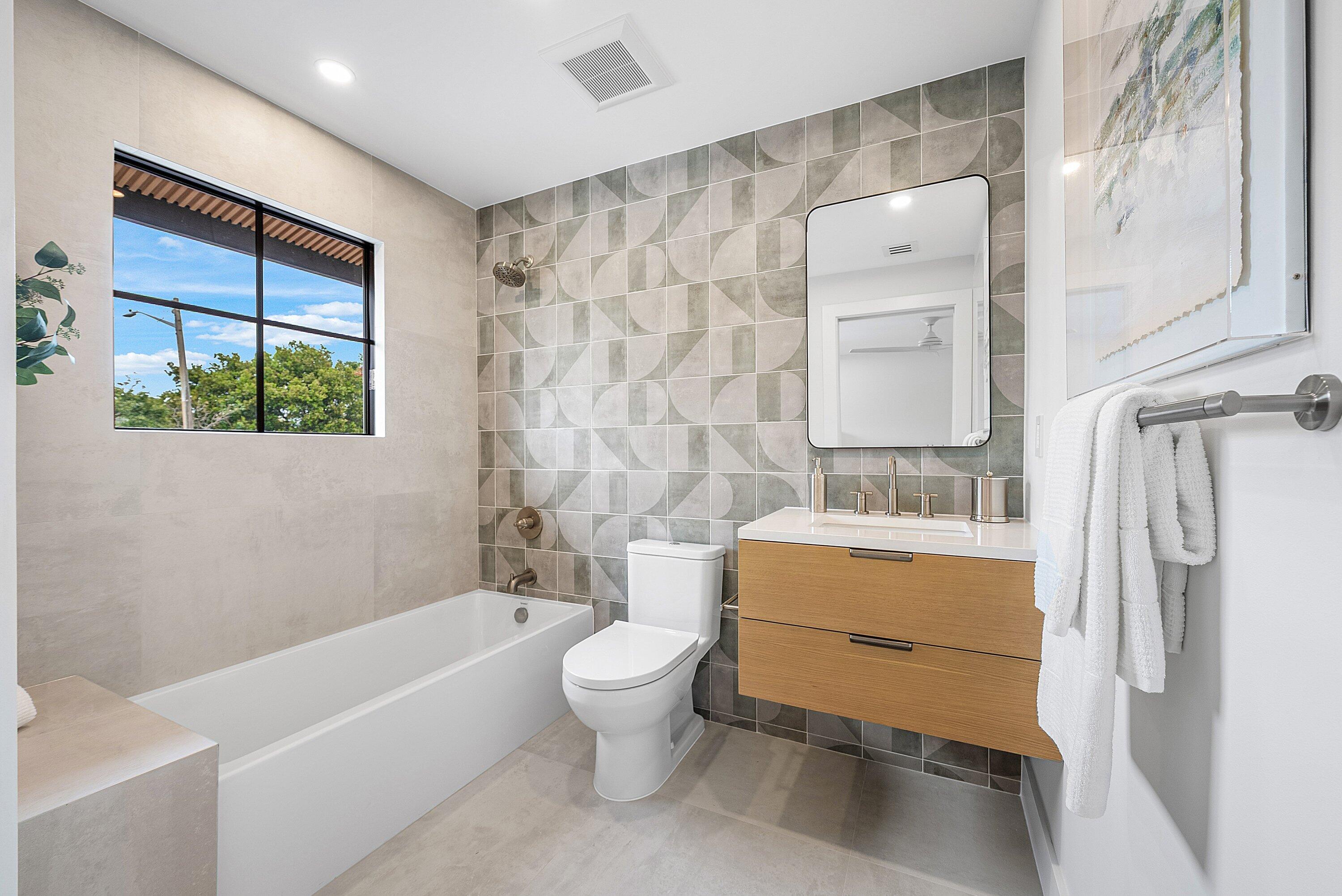 478 Northwest 13th Street Boca Raton, FL 33432 - Photo 31 of 38 a bathroom with a toilet a sink and a bathtub