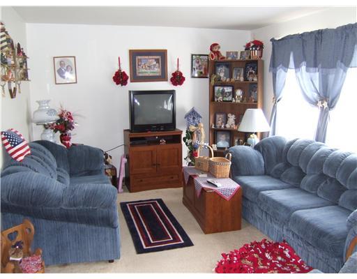 165 Ruane Road, Unit 1 Uniontown, PA 15401 - Photo 5 of 8 Living Room.