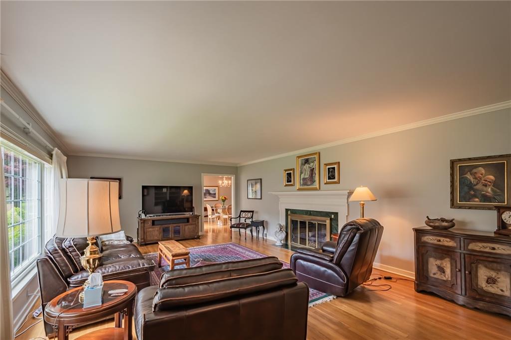 285 Crestmont Road Pittsburgh, PA 15237 - Photo 2 of 25 Gallery Image 2