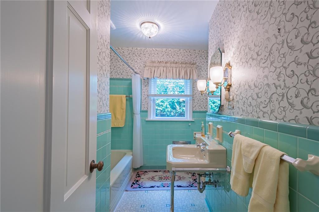285 Crestmont Road Pittsburgh, PA 15237 - Photo 13 of 25 Gallery Image 13