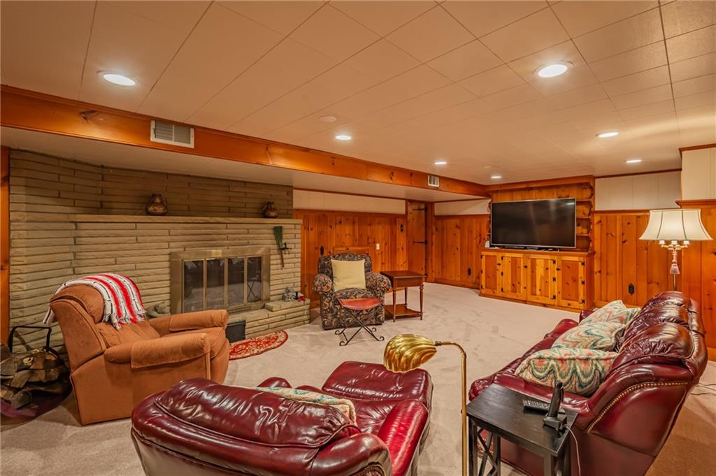 285 Crestmont Road Pittsburgh, PA 15237 - Photo 14 of 25 Gallery Image 14