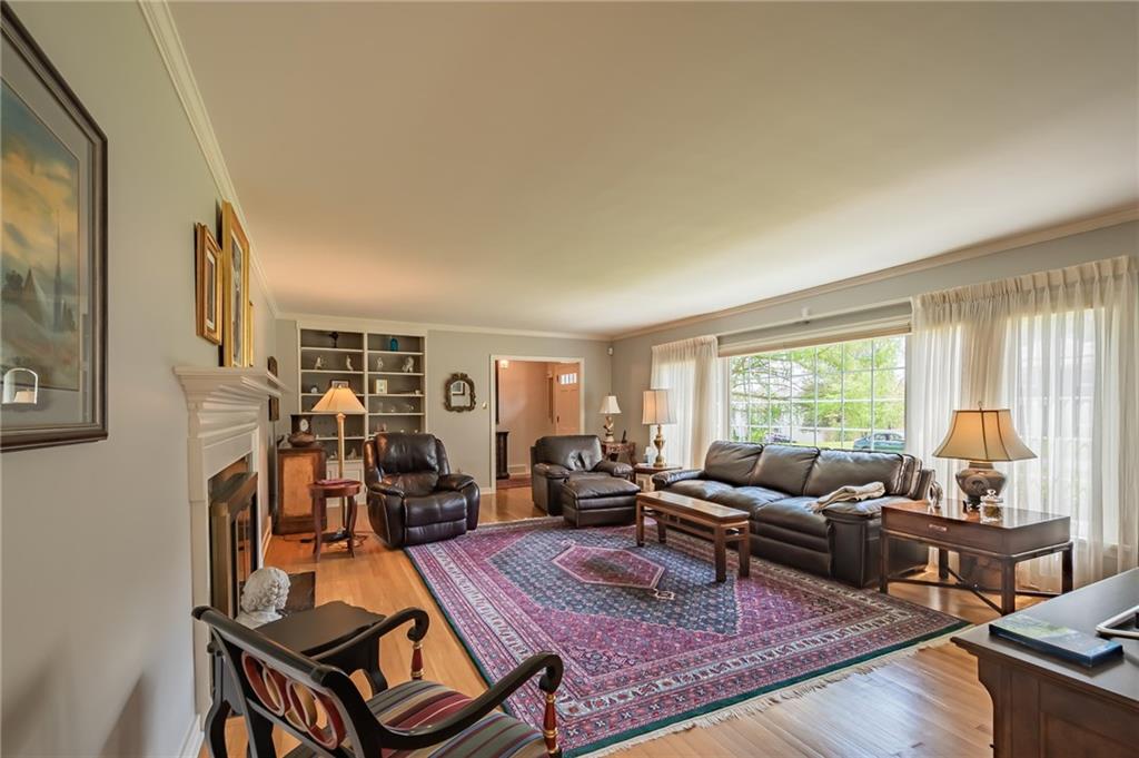 285 Crestmont Road Pittsburgh, PA 15237 - Photo 3 of 25 Gallery Image 3