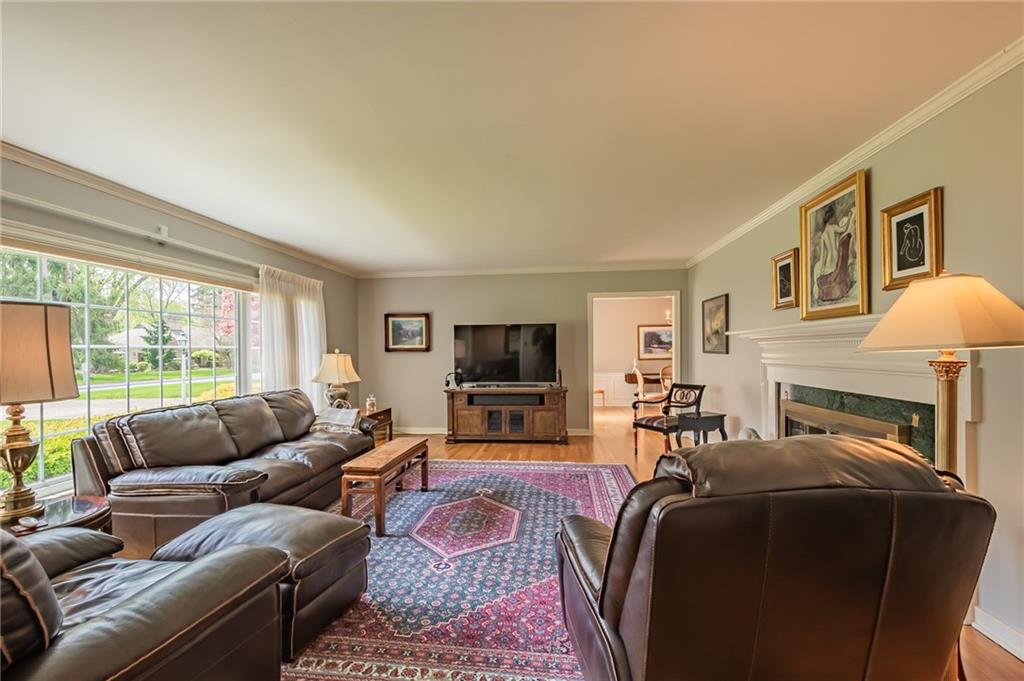 285 Crestmont Road Pittsburgh, PA 15237 - Photo 4 of 25 Gallery Image 4