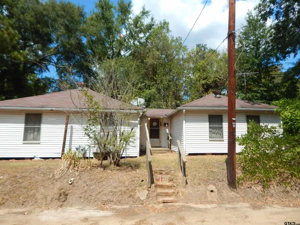 $54,900 | 715 Clark Street, Gilmer, TX 75644