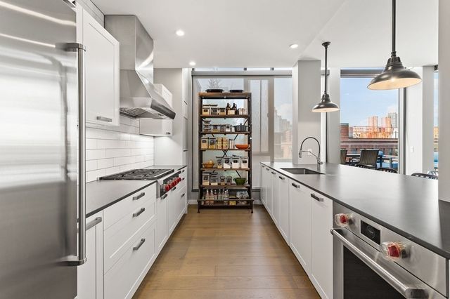 $2,975,000 | 346 Congress Street, Unit 602, Boston, MA 02210