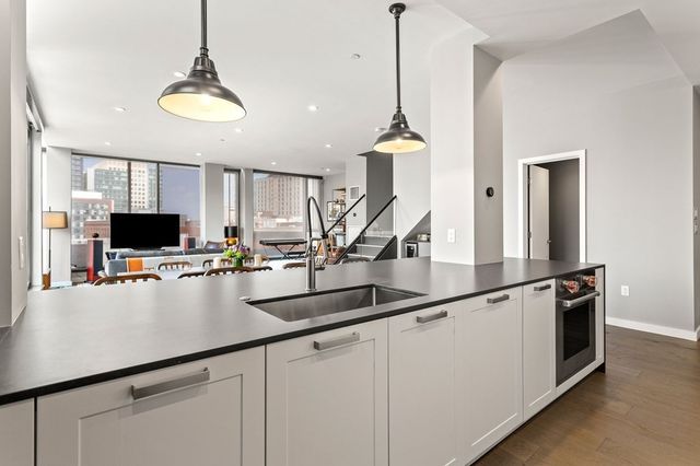 $2,975,000 | 346 Congress Street, Unit 602, Boston, MA 02210