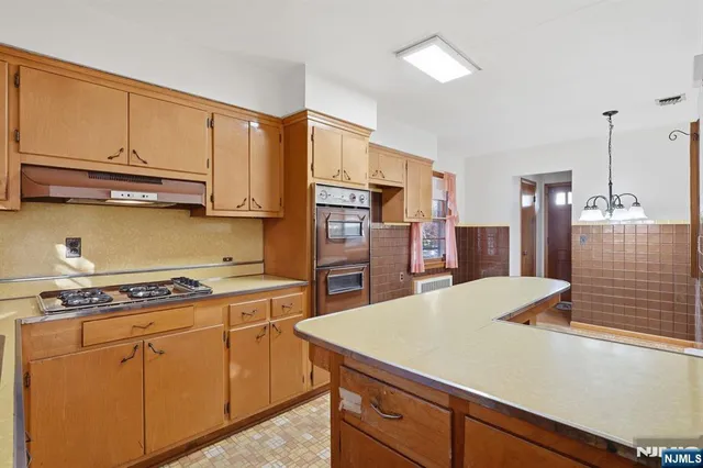 $479,000 | 21 Hawthorne Avenue, Hawthorne, NJ 07506