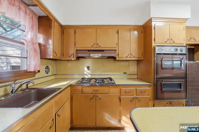 $479,000 | 21 Hawthorne Avenue, Hawthorne, NJ 07506