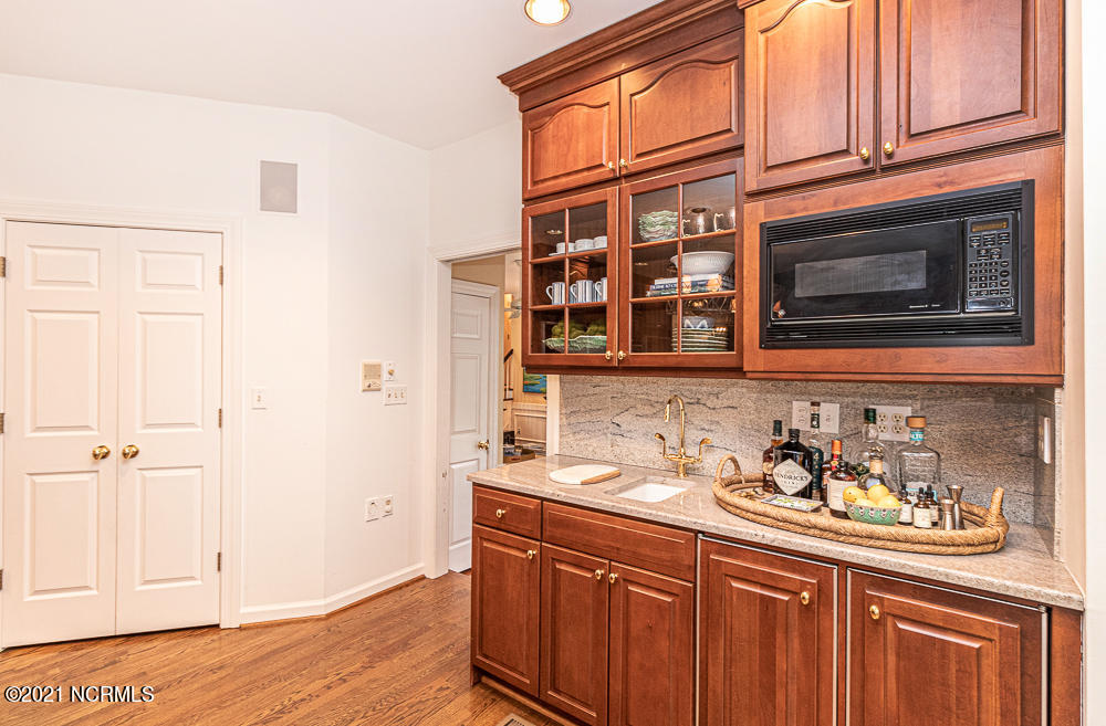 345 Old Coach Road Rocky Mount, NC 27804 - Photo 14 of 46 Wet bar with ice maker!