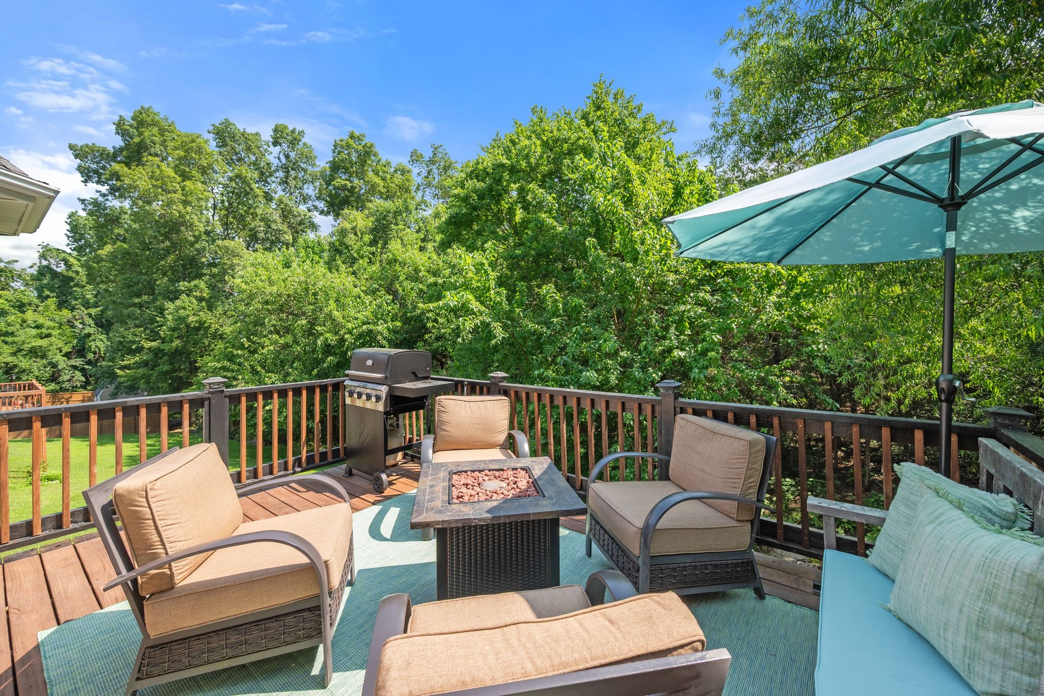 4223 Birmingham Road Lebanon, TN 37090 - Photo 29 of 30 a view of chair and tables in the roof